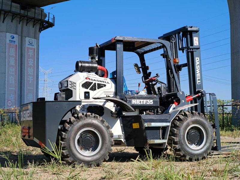 rough-terrian-forklift-machinery